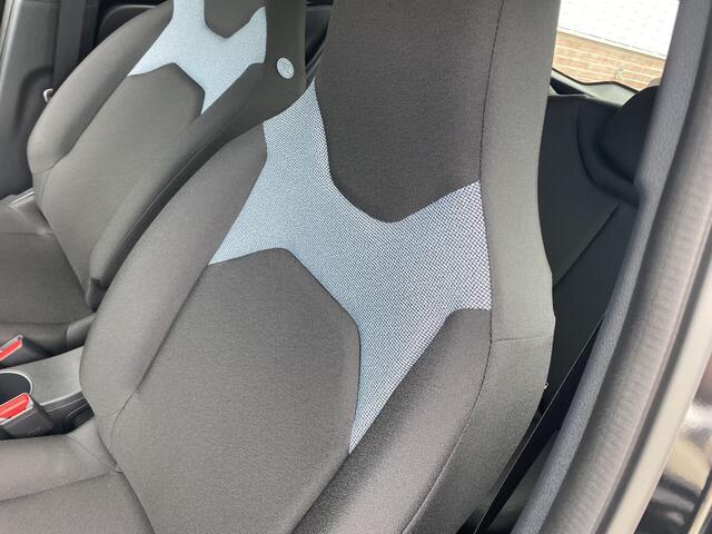 Toyota AYGO X Hybrid 115 Play + Business Pack