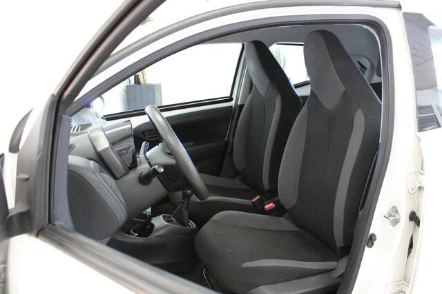 Toyota AYGO 1.0 VVT-i x-fun | 5-DEUR | AIRCO | ELEK-RAMEN | LED | NL-AUTO+N.A.P! | CPV | TEL/MEDIA | AUX |