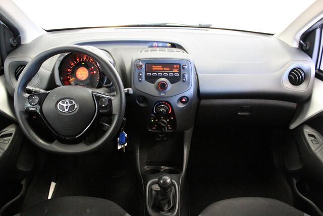 Toyota AYGO 1.0 VVT-i x-fun | 5-DEUR | AIRCO | ELEK-RAMEN | LED | NL-AUTO+N.A.P! | CPV | TEL/MEDIA | AUX |