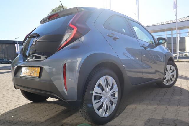 Toyota AYGO X 1.0 VVT-i MT Play Allseason banden | Armsteun