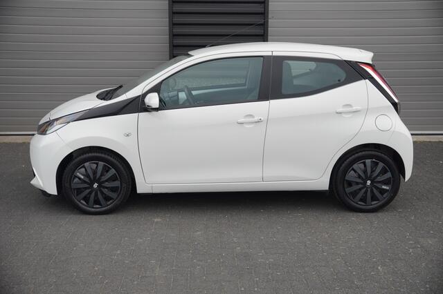 Toyota AYGO 1.0 VVT-i x-play