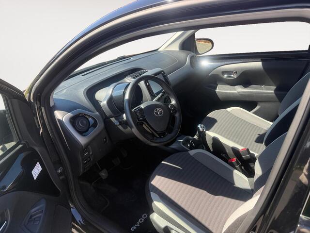 Toyota AYGO 1.0 VVT-i x-play | Camera | Airco | Stuurbediening | Bluetooth | Boekjes Aanwezig