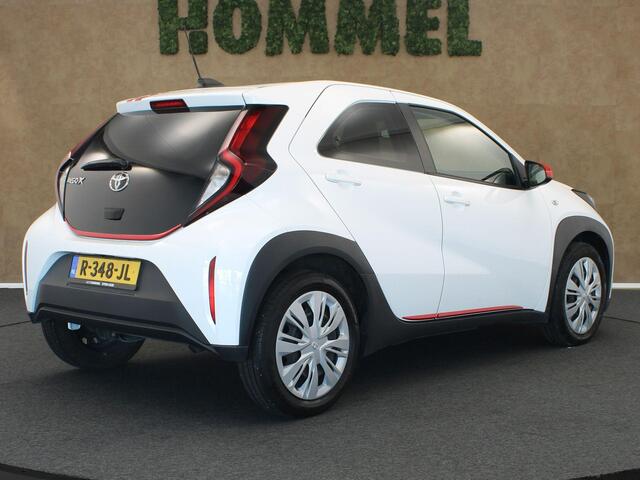 Toyota AYGO X 1.0 VVT-i MT Play - ORIGINEEL NEDERLANDSE AUTO - UNIEKE EXTERIEUR EN INTERIEUR ACCENTEN - AIRCO - ADAPTIEVE CRUISE CONTROL - CAMERA - LAGE KM STAND - BLUETOOTH- APPLE CARPLAY/ ANDROID AUTO