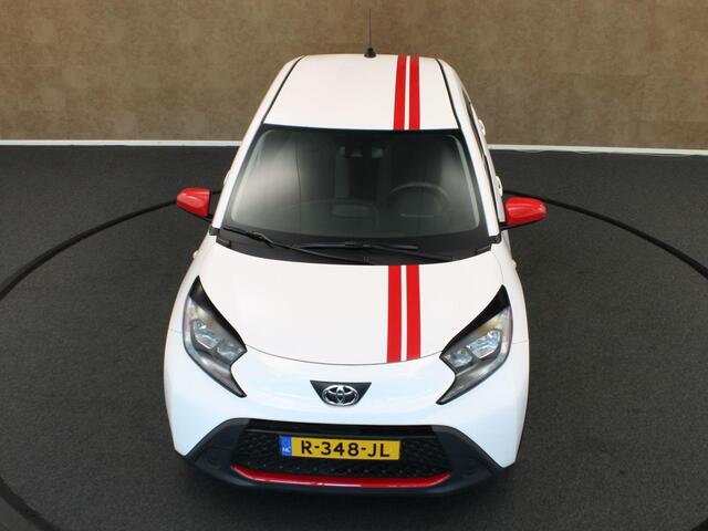 Toyota AYGO X 1.0 VVT-i MT Play - ORIGINEEL NEDERLANDSE AUTO - UNIEKE EXTERIEUR EN INTERIEUR ACCENTEN - AIRCO - ADAPTIEVE CRUISE CONTROL - CAMERA - LAGE KM STAND - BLUETOOTH- APPLE CARPLAY/ ANDROID AUTO
