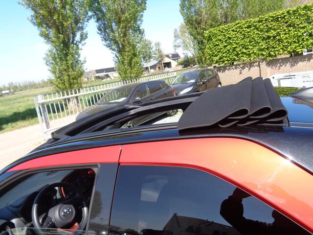 Toyota AYGO X 1.0 VVT-i MT Premium Ecc, PDC v+a,Navigatie, Carplay, Cabriotop, 18 inch LMV, Trekhaak