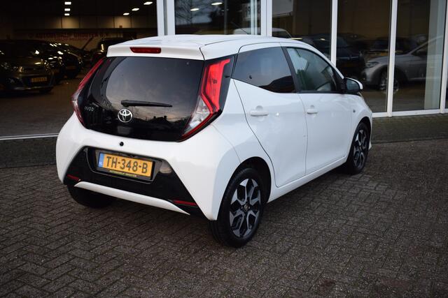 Toyota AYGO 1.0 VVT-i x-first//Camera//Carplay!!