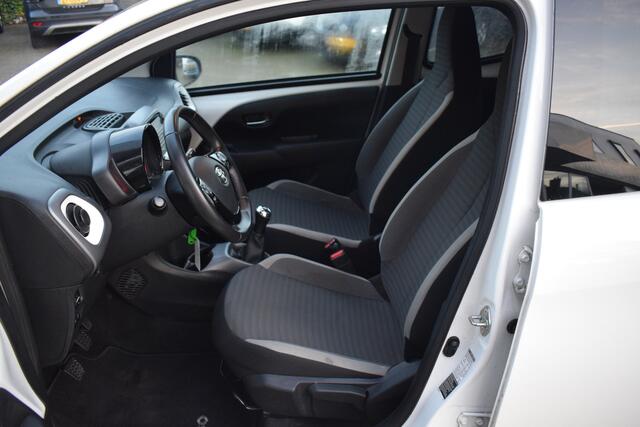 Toyota AYGO 1.0 VVT-i x-first//Camera//Carplay!!