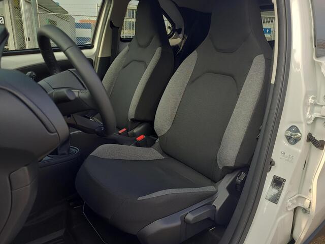 Toyota AYGO X 1.0 VVT-i MT first | Apple CarPlay | Climate Control | Stoelverwarming | Rijklaarprijs incl. garantie |