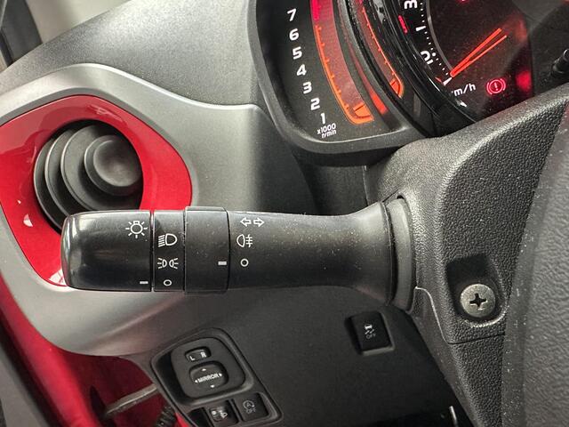 Toyota AYGO 1.0 VVT-i x-play limited Dealer onderhouden, Apple Carplay & Trekhaak!