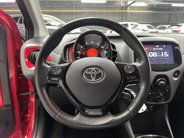 Toyota AYGO 1.0 VVT-i x-play limited Dealer onderhouden, Apple Carplay & Trekhaak!