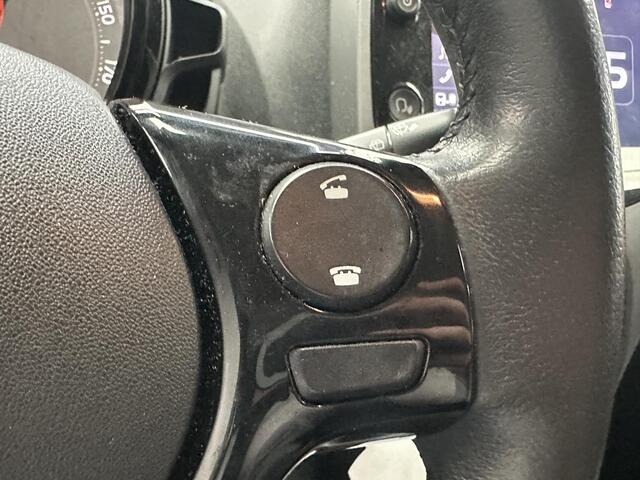 Toyota AYGO 1.0 VVT-i x-play limited Dealer onderhouden, Apple Carplay & Trekhaak!