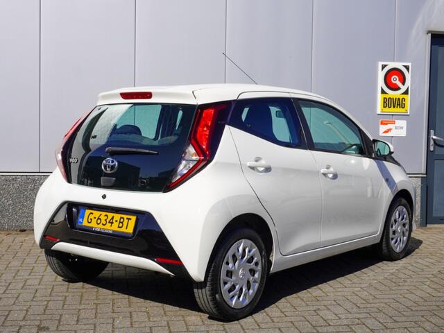 Toyota AYGO 1.0 VVT-i x-play ltd CarPlay | NAP | Camera | Led | Airco