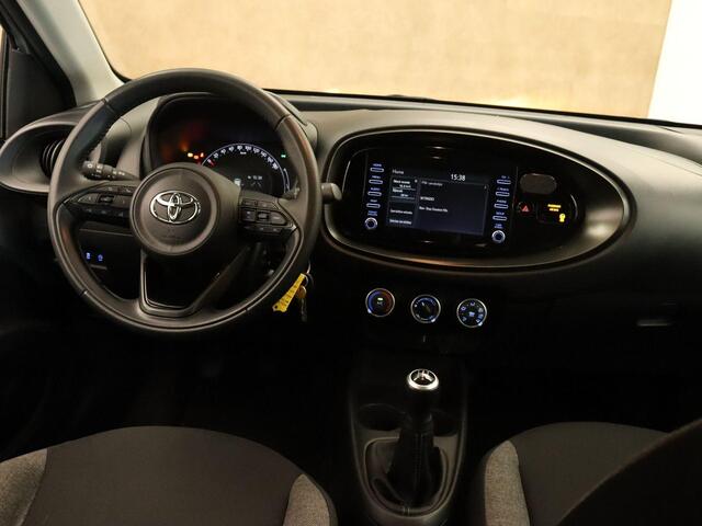 Toyota AYGO X 1.0 VVT-i MT Play - ORIGINEEL NEDERLANDSE AUTO - TREKHAAK ( UITSLUITEND VOOR FIETSEN TE VERVOEREN ) APPLE CARPLAY/ ANDROID AUTO - AIRCO - ADAPTIEVE CRUISE CONTROL - GOODYEAR 4 SEIZOENEN BANDEN - CAMERA - LICHTSENSOR