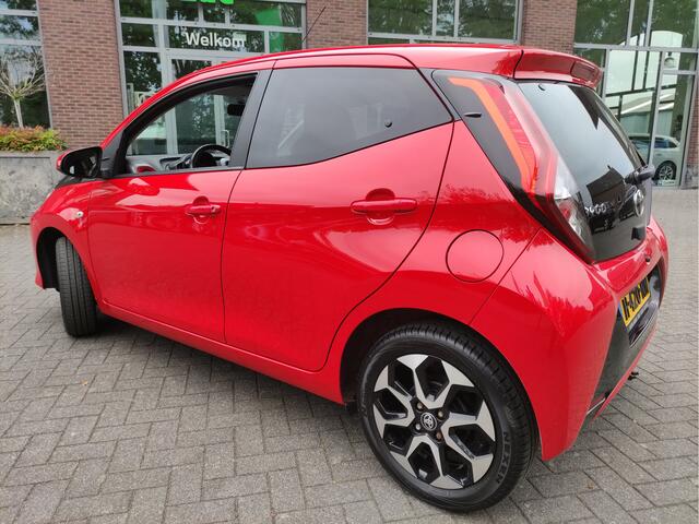Toyota AYGO 1.0 VVT-i x-joy 15Inch LMV - Afn.trekhaak - Climatronic -DAB - Achteruitrijcamera - Apple Carplay