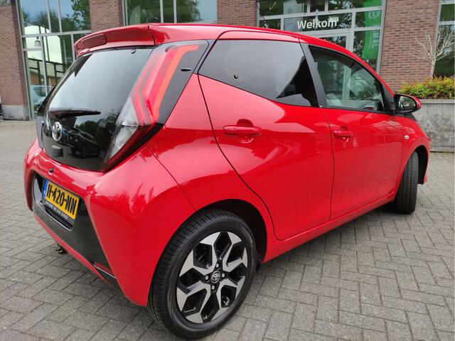 Toyota AYGO 1.0 VVT-i x-joy 15Inch LMV - Afn.trekhaak - Climatronic -DAB - Achteruitrijcamera - Apple Carplay