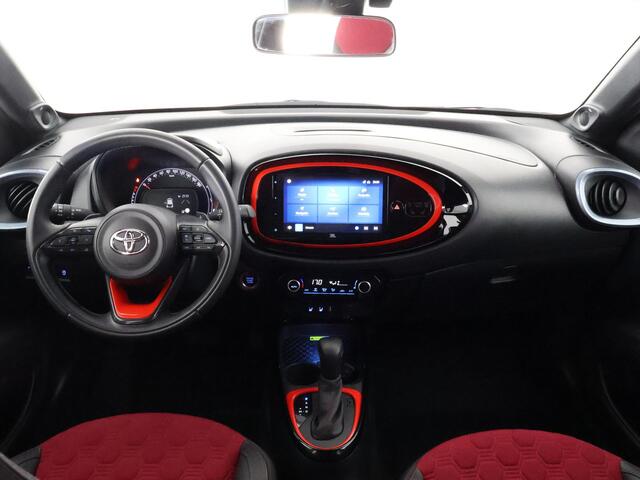 Toyota AYGO X 1.0 VVT-i S-CVT Undercover Jun Takahashi | JBL-Audio | Stoelverwarming | Parkeersensoren voor & achter |
