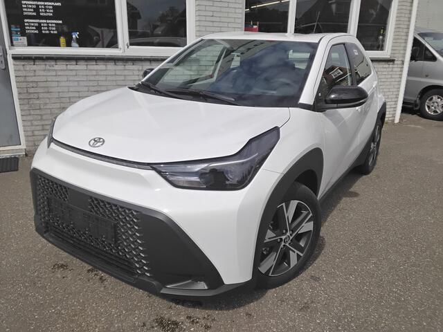 Toyota AYGO X Hybrid 115 play