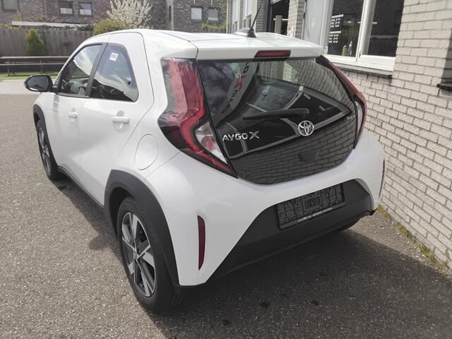 Toyota AYGO X Hybrid 115 play