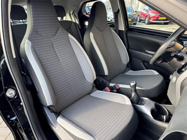 Toyota AYGO 1.0 VVT-I X-PLAY LIMITED 5-DEURS NL-AUTO/AIRCO/CAMERA/BLUETOOTH