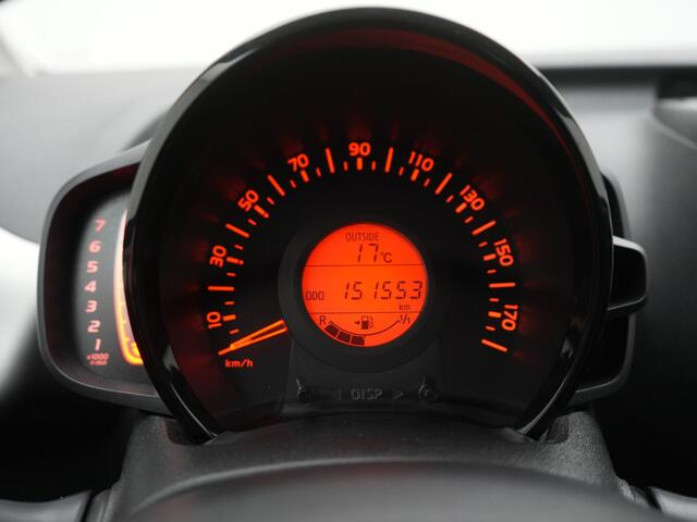 Toyota AYGO 1.0 VVT-i x-play | Achteruitrijcamera | Climate Control | Cruise Control |