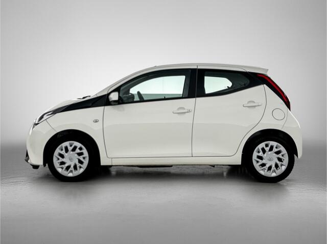 Toyota AYGO 1.0 VVT-i x-play | BTW voertuig | 1e Eigenaar | NIEUW GELEVERD & ONDERHOUDEN | Apple CarPlay/Android auto | Achteruitrijcamera | Airco | Onderweg-naar-dealer