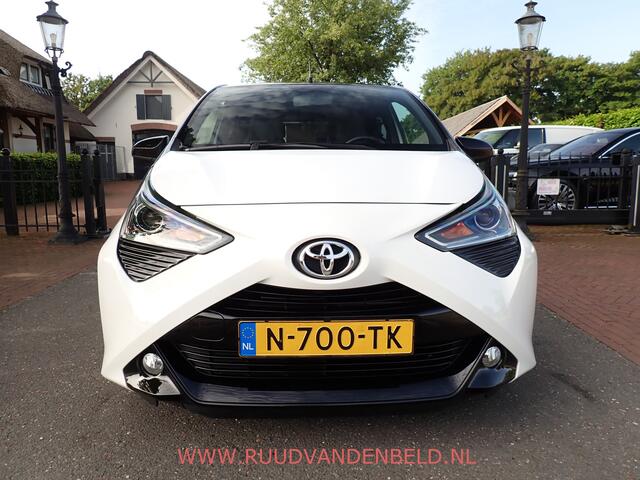 Toyota AYGO 1.0 VVT-i X-CITE TWO-TONE / CRUISE / CARPLAY / CAMERA / AIRCO /