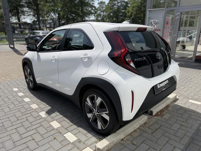 Toyota AYGO X Hybrid 115 Play + Style Pack Lichtmetalen velgen, Voorstoelen verwarmd, Cruise control, Climate control, Achteruitrijcamera