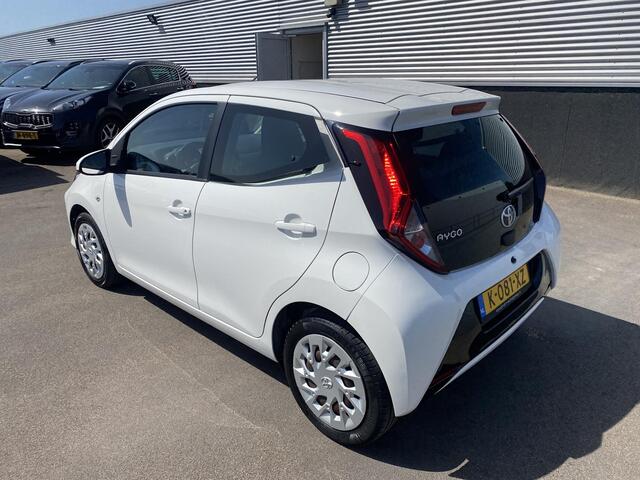 Toyota AYGO 1.0 VVT-i x-play Apple Carplay/Android Auto, achteruitrij camera, airconditioning, Nederlandse auto!