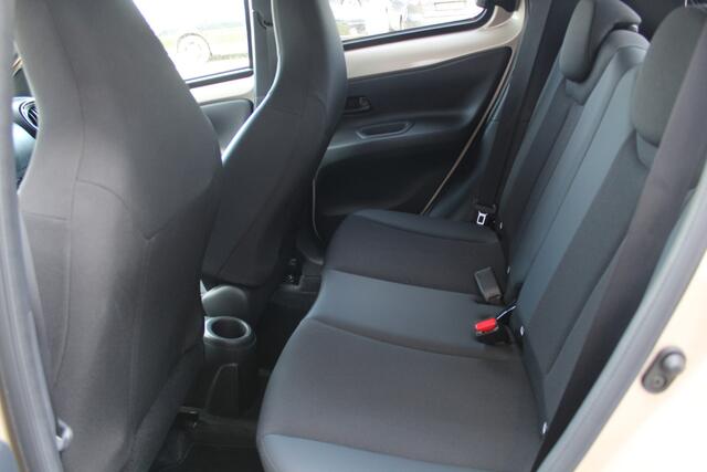 Toyota AYGO X 1.0 VVT-i S-CVT Envy | Rijklaar | Apple/Android | Half-leder | Sensoren v+a | Navi | LED | Camera | Clima