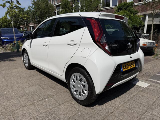 Toyota AYGO 1.0 VVT-i x-play AIRCO CAMERA LED