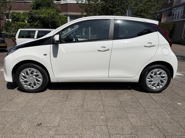 Toyota AYGO 1.0 VVT-i x-play AIRCO CAMERA LED