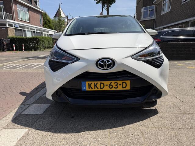 Toyota AYGO 1.0 VVT-i x-play AIRCO CAMERA LED