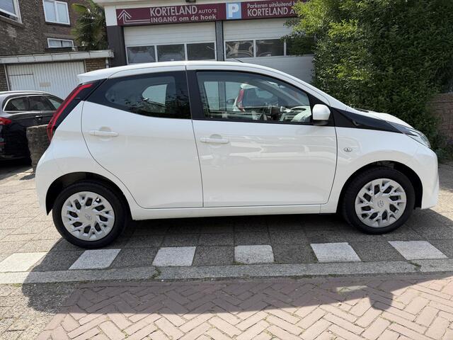 Toyota AYGO 1.0 VVT-i x-play AIRCO CAMERA LED