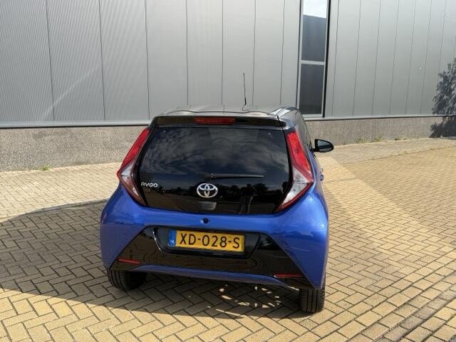 Toyota AYGO 1.0 VVT-i x-clusiv