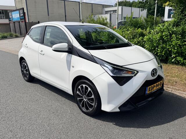 Toyota AYGO 1.0 VVT-i X-play 72PK AutomaatoAircooCamera