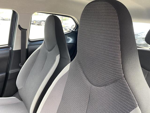 Toyota AYGO 1.0 VVT-i x-play App Connect, Airco & Camera