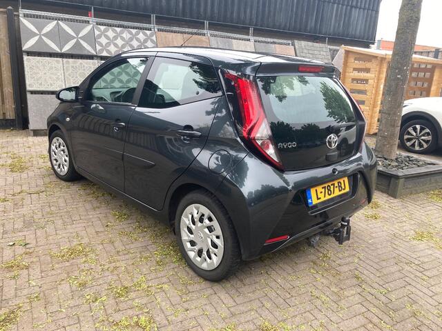 Toyota AYGO 1.0 VVT-i x-Play AUT! 1e Eig! Camera! Trekhaak! VERWACHT!