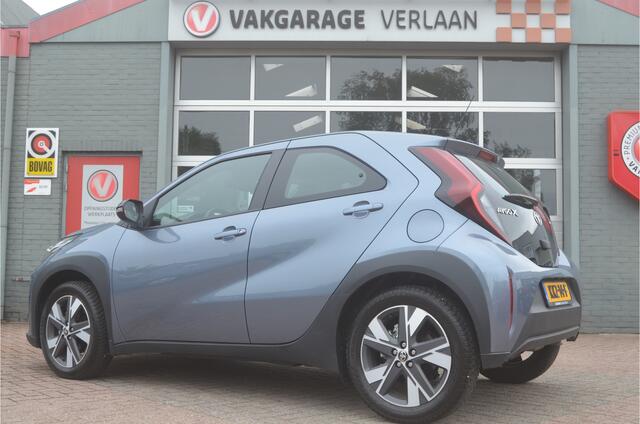 Toyota AYGO X Hybrid 115 play LM-velg, stoelverw. ACC, Camera