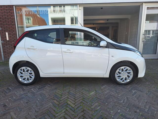 Toyota AYGO 1.0 VVT-i X-Play 5Drs /Camera/Navi/Apple/Android/1e Eig/Garantie