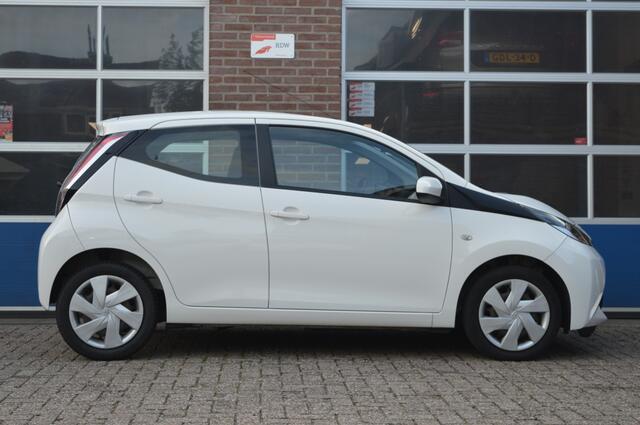 Toyota AYGO 1.0 VVT-i x-play | AIRCO - CAMERA