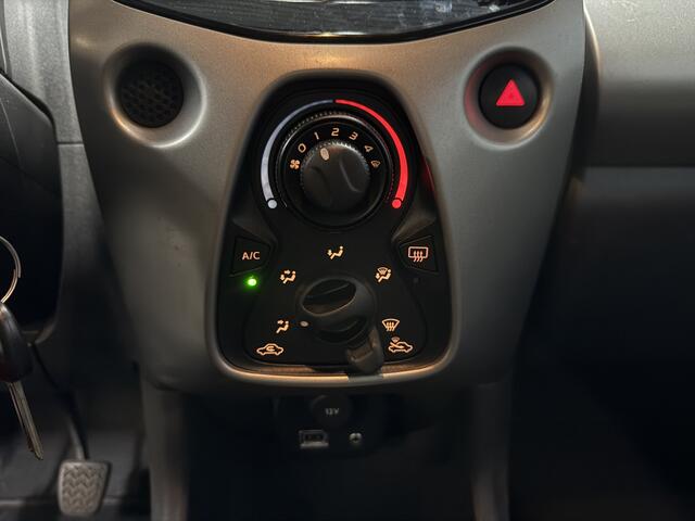 Toyota AYGO 1.0 VVT-i x-play // Aico // carplay