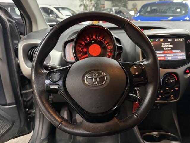 Toyota AYGO 1.0 VVT-i x-play // Aico // carplay