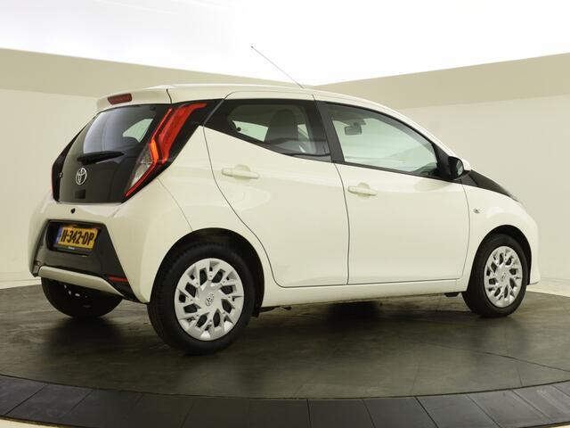 Toyota AYGO 1.0 VVT-i x-play | Carplay | Camera | Airco