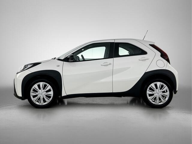 Toyota AYGO X 1.0 VVT-i MT Play | BTW voertuig | fietsendragerbeugel | Dealer onderhouden | Cruise Control Apdaptive | Apple CarPlay/Android | achteruitrijcamera |