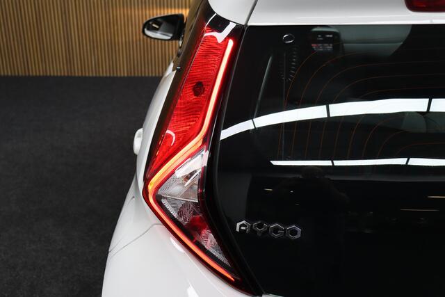 Toyota AYGO 1.0 VVT-i x-play Limited | Apple Carplay & Android Auto | Camera | Maps Navigatie | Airco | All-season Banden