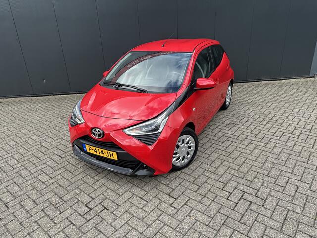 Toyota AYGO 1.0 VVT-i x-play | Lane assist | Camera