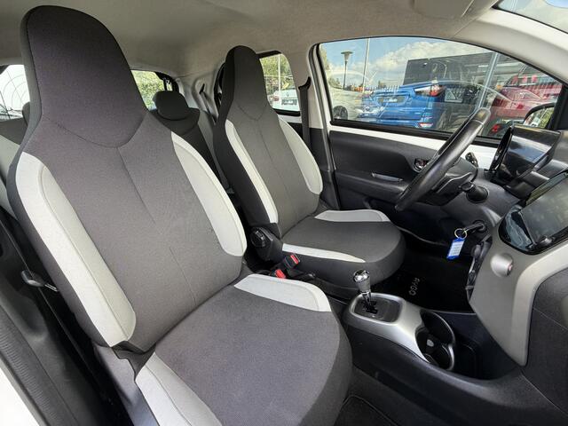Toyota AYGO 1.0 VVT-i x-play Interesse, Proefrit? Bel of app met: 06-24 28 28 42 / 06-42130156