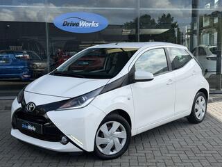 toyota-aygo-1.0-vvt-i-x-play-intere