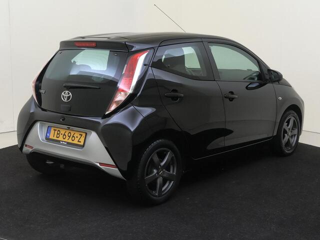Toyota AYGO 1.0 VVT-i x-nav | airco | Apple Carplay/Android Auto | navigatiesysteem |