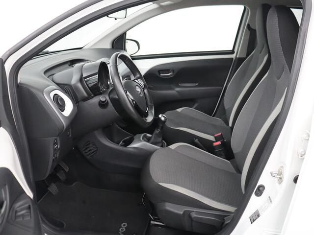 Toyota AYGO 1.0 VVT-i x-joy | Carplay | Camera | Cruise control | Climate control | Bluetooth | DAB